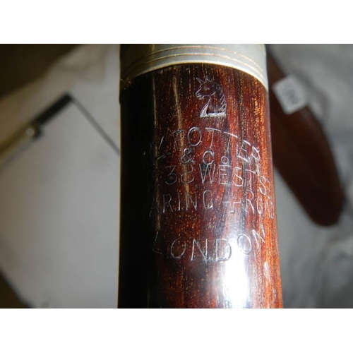 1295 - A good quality named rosewood picolo.