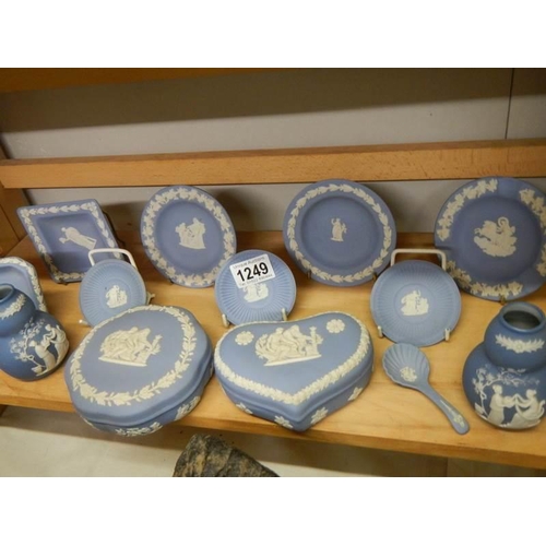 1249 - A mixed lot of Wedgwood Jasper ware.