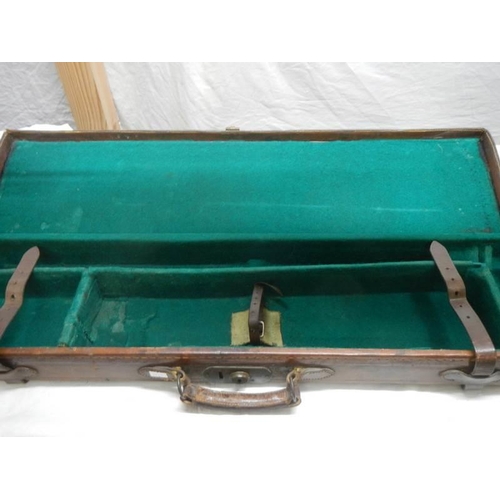 1262 - A 19th century leather gun case, 83cm long.