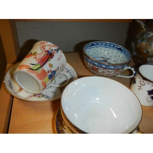 1272 - A mixed lot of oriental ceramics including tea ware.