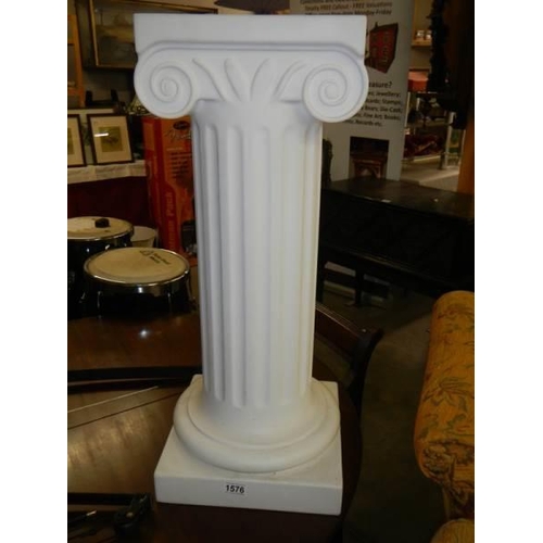 1576 - A Grecian style pedestal (plastic). COLLECT ONLY.