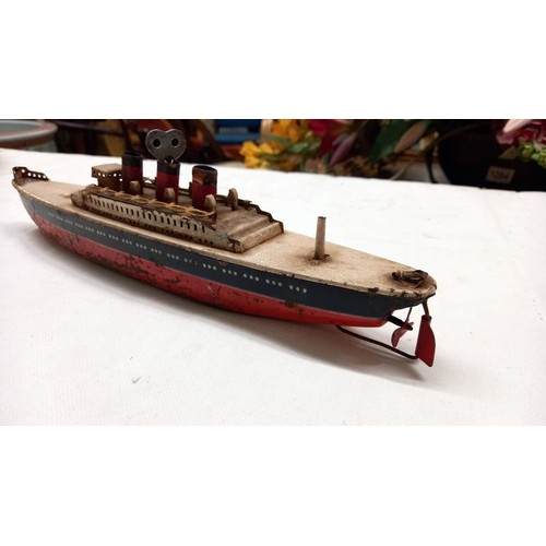 1164 - An early 20th century tin plate clockwork ocean liner by Arnold, Germany, 32 cm long.