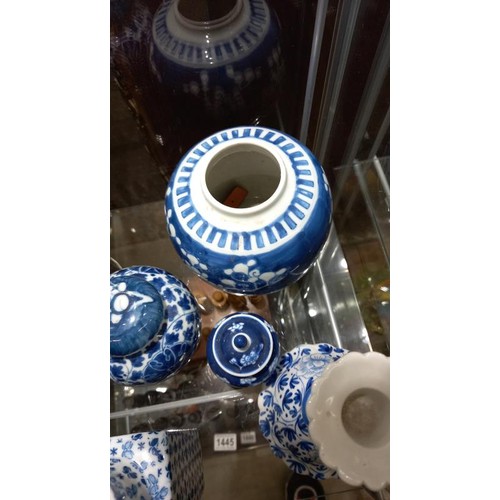 1444 - A mixed lot of blue and white ceramics.