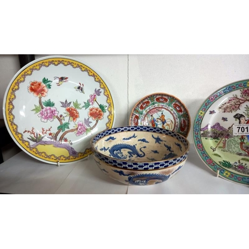 701 - A Chinese blue & white dragon bowl & 4 plates