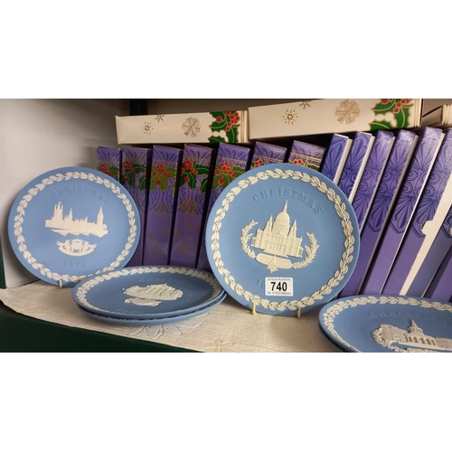 740 - 25 boxed Christmas Wedgwood plates from 1969 to 1985 plus 2 unboxed