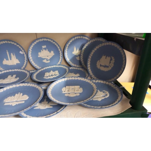 740 - 25 boxed Christmas Wedgwood plates from 1969 to 1985 plus 2 unboxed