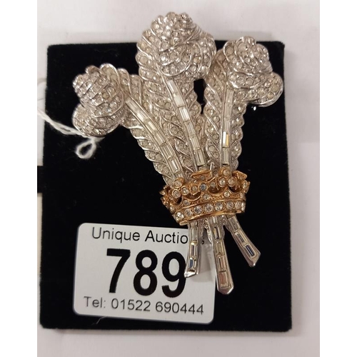 789 - A large fleur-de-lis brooch