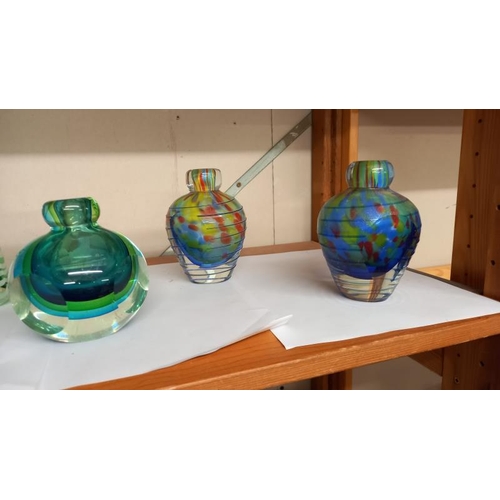 808 - 7 heavy art glass bud vases