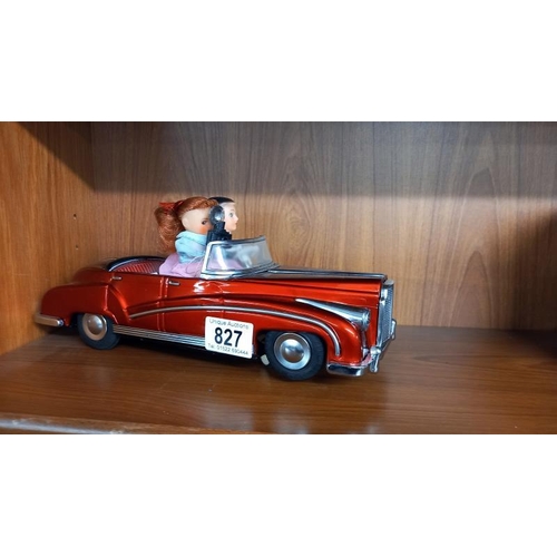 827 - A boxed tin plate battery operated photoing on car, mint in working order, box tatty