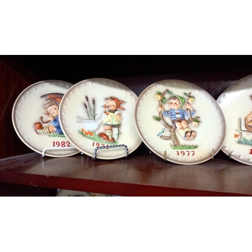 833 - 16 boxed Goebel/Hummel collectors plates