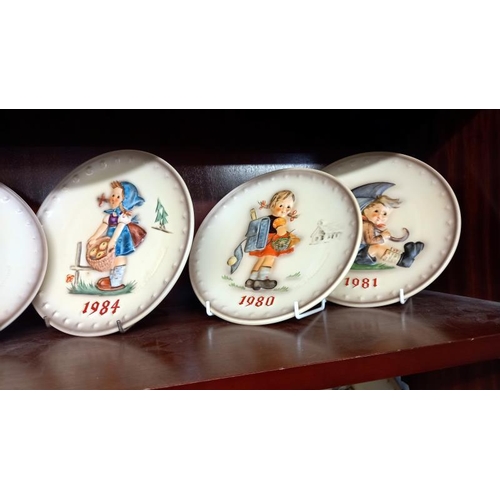 833 - 16 boxed Goebel/Hummel collectors plates