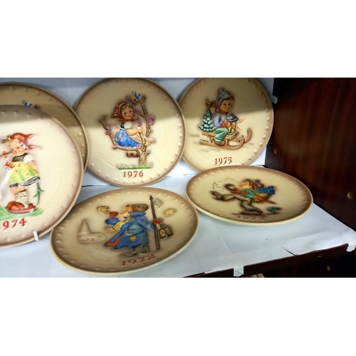 833 - 16 boxed Goebel/Hummel collectors plates