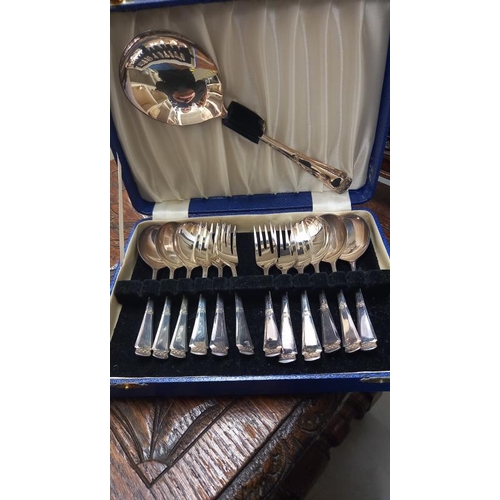 867 - A silver plate boxed dessert set etc.