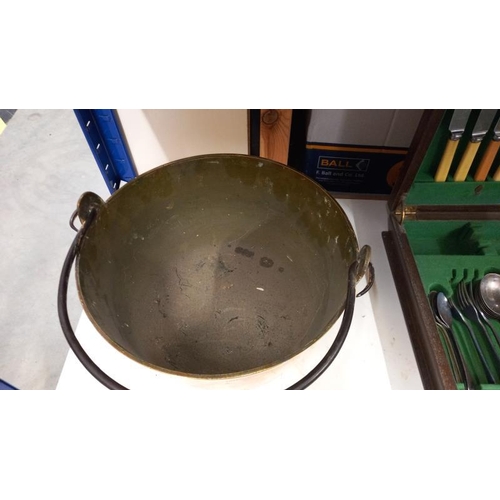 909 - A Victorian brass jam pan, COLLECT ONLY