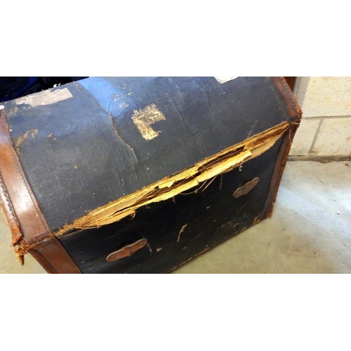 989 - A dome top steamer trunk a/f