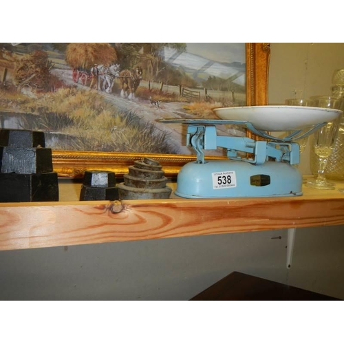 538 - A set of vintage Harper kitchen scales and a quantity of weights.