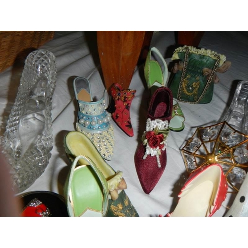 608 - A mixed lot of shoe ornaments.