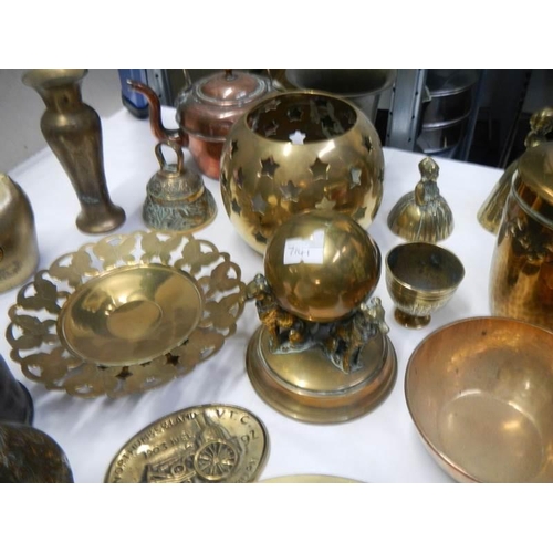 598 - A good mixed lot of Victorian and vintage brass ware.