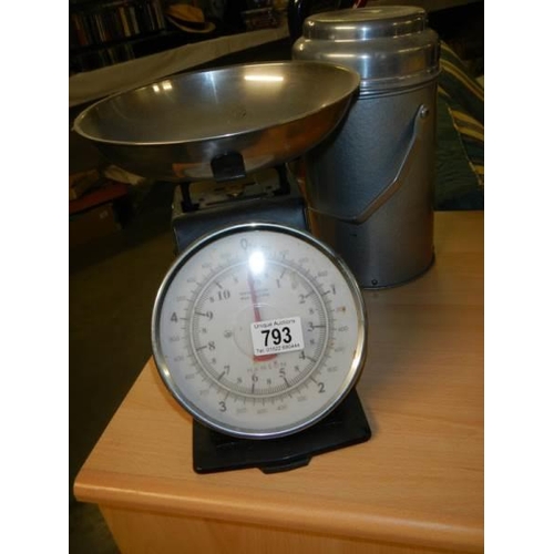 793 - A set of vintage Henson kitichen scales and a hot food container.