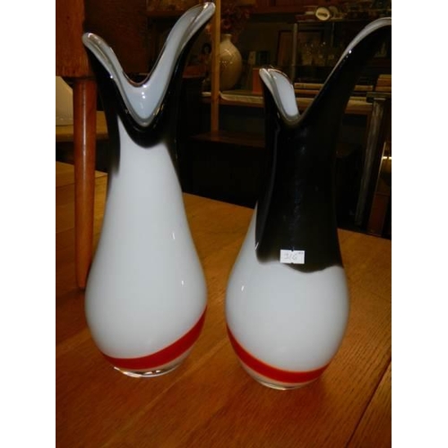 798 - A good pair of Murano glass vases.