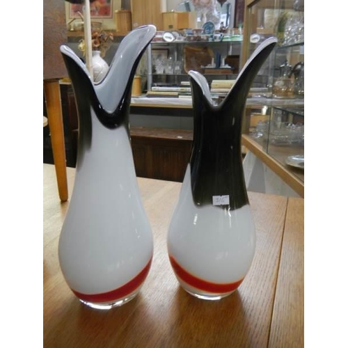 798 - A good pair of Murano glass vases.