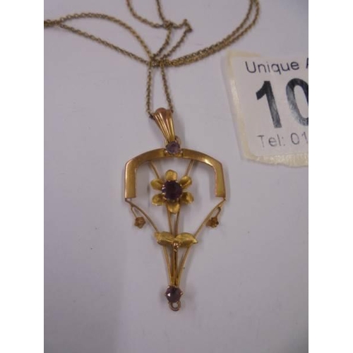 1019 - An art nouveau gold pendant on gold chain, 2.25 grams.