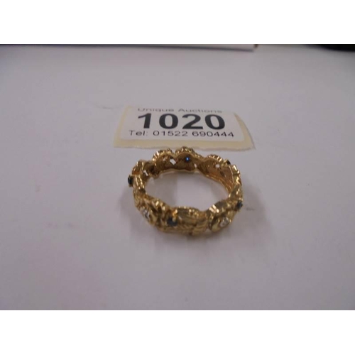 1020 - A gold ring set diamond and sapphires, marked 385, size S, 6.1 grams.