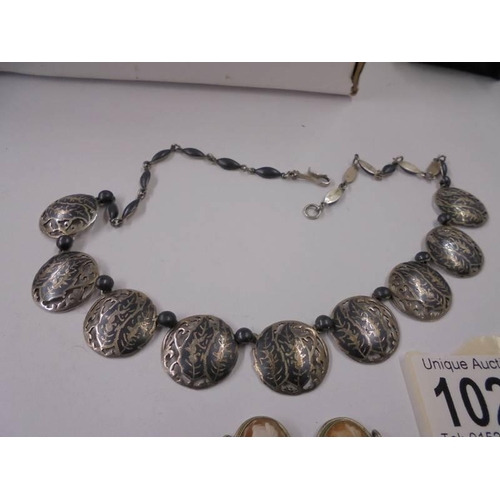 1028 - A Siamese silver necklace and a silver cameo bracelet.