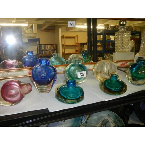 722 - A mixed lot of coloured glass bud vases.