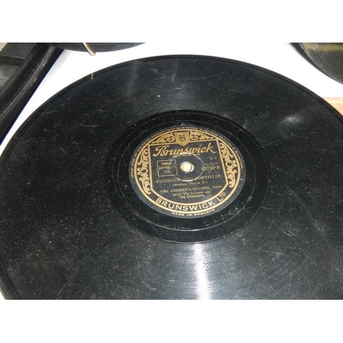 727 - A quantity of 78 rpm records including Vera Lynn, Bing Crosby, Frankie Lane, Johnny Ray, Gracie Fiel... 