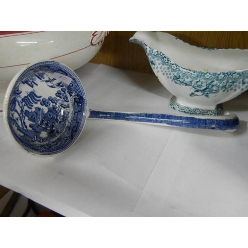 815 - Two tureens, two gravy boats and a ladle.