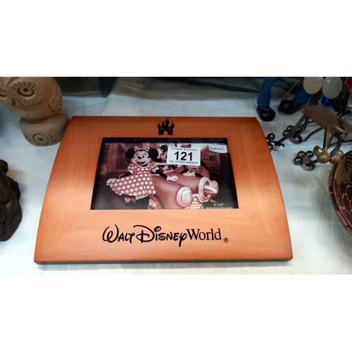 121 - A mixed lot including Walt Disney World frame & Country Artist's owl etc.