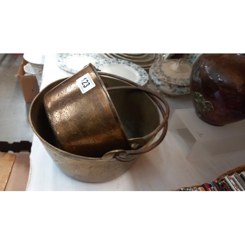 123 - 2 Victorian brass jam pans & a copper vase. COLLECT ONLY