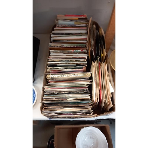 127 - A large quantity of 45rpm single vinyl records