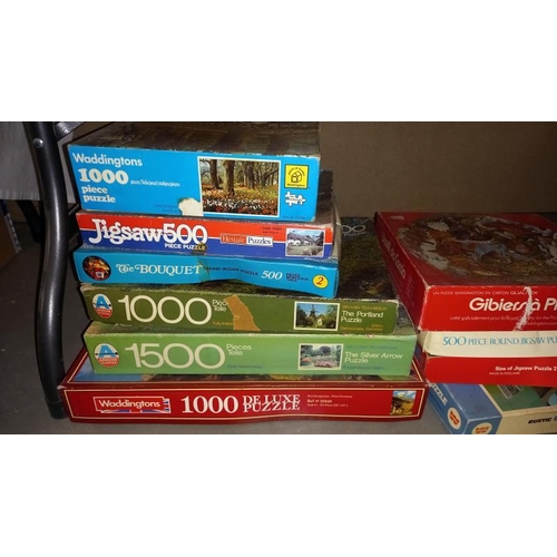 87 - A quantity of vintage jigsaw puzzles (unchecked for completeness) COLLECT ONLY