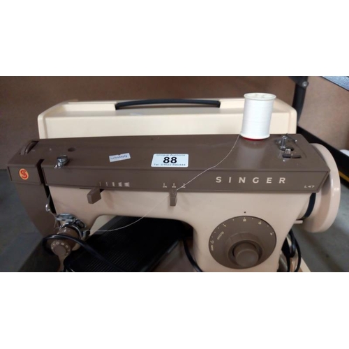 88 - A vintage Singer L47 electric sewing machine. COLLECT ONLY