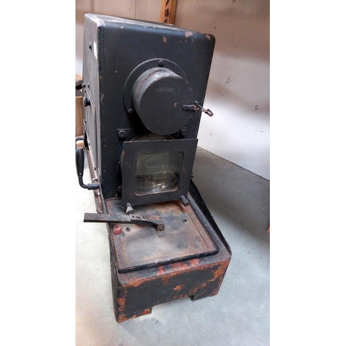 91 - A large Victorian/Edwardian magic lantern (looks very similar to a 1955 Leitz Epidiascope.) COLLECT ... 