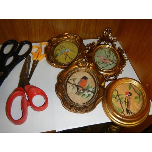 826 - A mixed lot of magnifying glasses, scissors and small gilded photo frames.