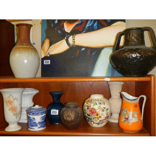 839 - A mixed lot of ceramic vases.