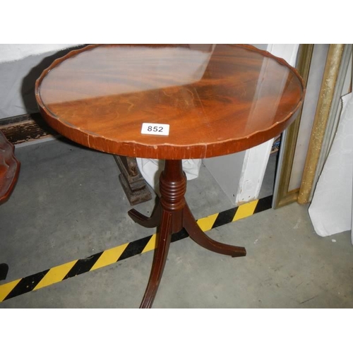 852 - A clean mid 20th century mahogany tripod table.