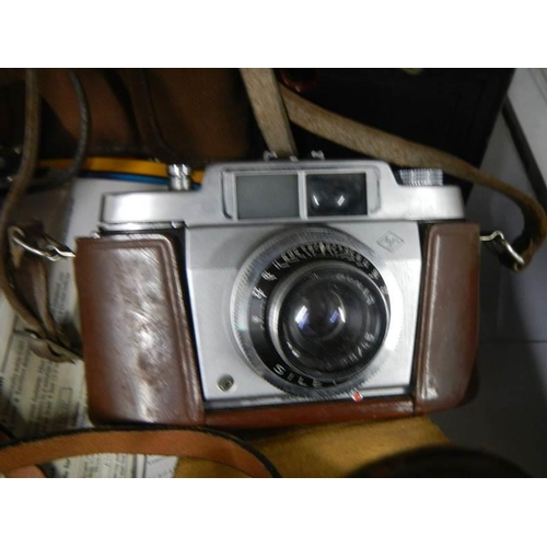 860 - A quantity of camera's and other photographic items.