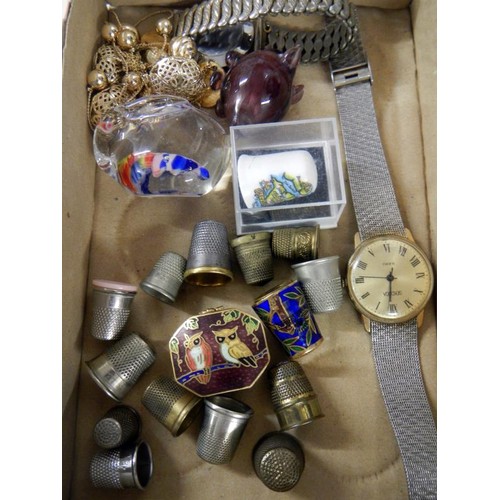 998 - A tray of miscellaneous items including thimbles & watch etc.