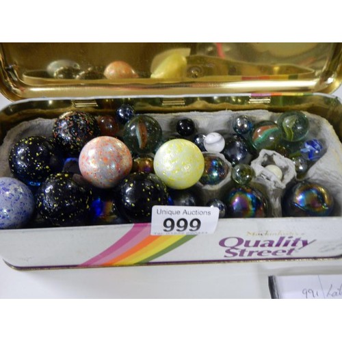 999 - A tin box full of large & small glass marbles