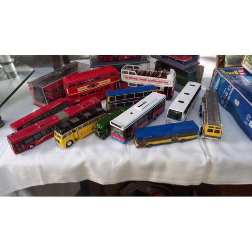 197 - A quantity of diecast bus and coach models, mostly Corgi