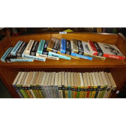 216 - A large quantity of Collins Nutshell books (approximately 70)