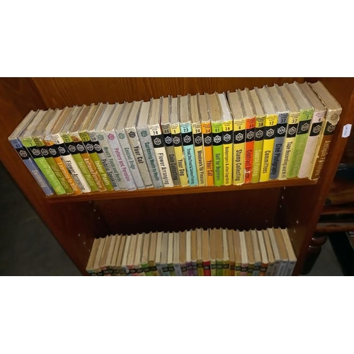 216 - A large quantity of Collins Nutshell books (approximately 70)