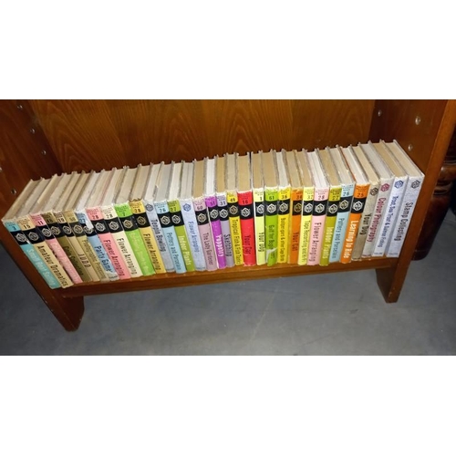 216 - A large quantity of Collins Nutshell books (approximately 70)