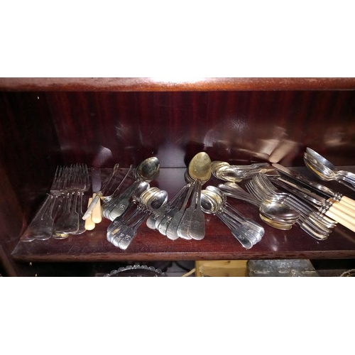 224 - A quantity of mixed cutlery, 2 glass George VI coronation dishes etc