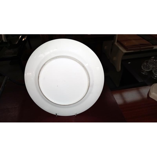 382 - An unmarked Chinese plate, diameter 26cm