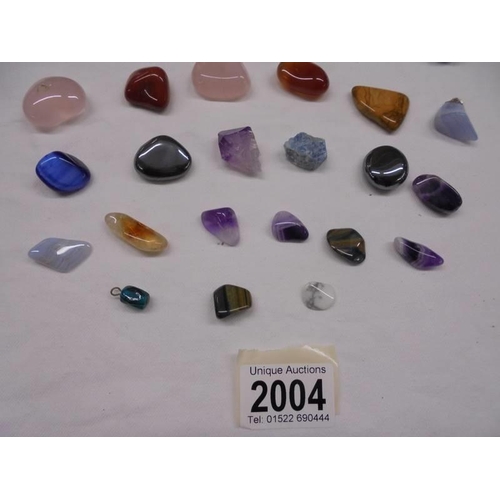 2004 - A mixed lot of polished and un-polished coloured stones.